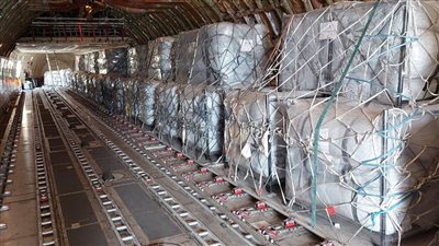 مطار العريش يستقبل ثاني طائرة مساعدات محملة بـ1530 خيمة إلى غزة