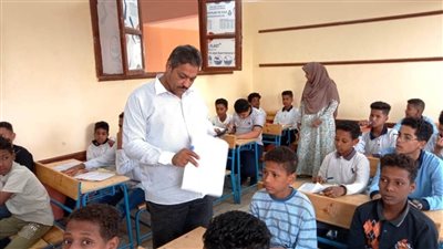 محافظ أسوان يوجه بتهيئة الأجواء لأداء 218 ألف طالب امتحانات نهاية العام