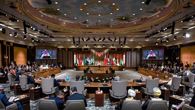 إقليم على صفيح ساخن.. القمة العربية تلتئم في البحرين على أصوات الرصاص وأزمات تعصف بأعضائها