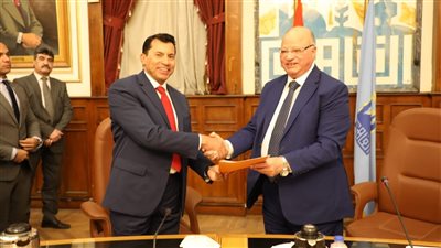 وزير الشباب والرياضة يزور ديوان عام محافظة القاهرة لبحث عدد من الملفات 
