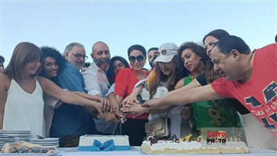 بحضور وفاء عامر ونهال عنبر.. أبطال فيلم جبل الحريم يحتفلون بانتهاء التصوير في العين السخنة| صور