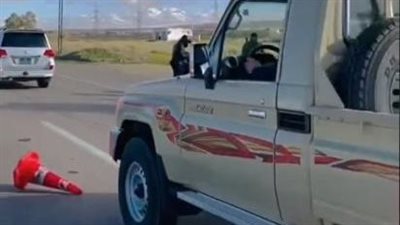 الداخلية توضح ملابسات فيديو لسيارات تصدم الأقماع المرورية خلال الاحتفال بزفاف في مطروح