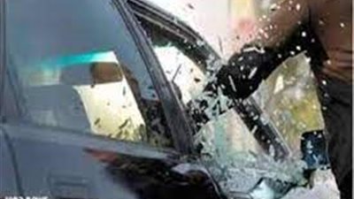 القبض على تشكيل عصابي يتتبع عملاء البنوك ويسرق المبالغ المالية من داخل سياراتهم