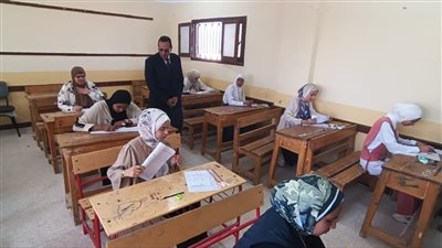 محافظ شمال سيناء يتفقد لجان امتحانات الشهادة الإعدادية بالشيخ زويد