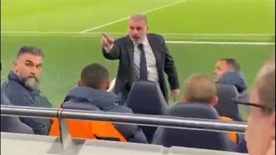 طالب التفويت للسيتي.. تفاصيل مشادة مدرب توتنهام مع مشجع الفريق 