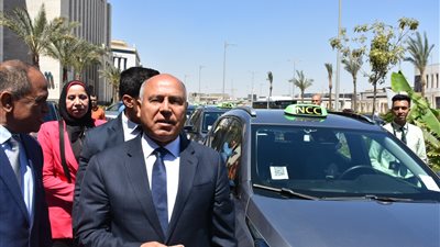 وزير النقل يتابع بدء التشغيل التجريبي لتاكسي العاصمة والمرحلة الثالثة من الخط الثالث للمترو