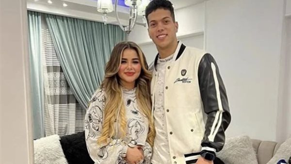 إمام عاشور وزوجته