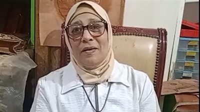 قصة كفاح معلم أول حولت منزلها لورشة تصنيع للجلود: عجبتني شنطة غالية فقررت أصنعها والتصدير حلمي | بث مباشر