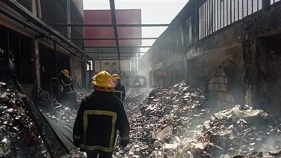 السيطرة على حريق مخزن مصنع شركة فارما للأدوية بأسيوط| صور 