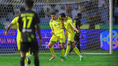 الخليج يتعادل مع الاتحاد في ليلة تلاعب محمد شريف بدفاعات العالمي