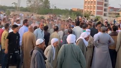 صديقه أنهى حياته ودفنه.. تشييع جثمان صغير الإسماعيلية 