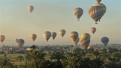 سماء الأقصر تتزين بـ 54 رحلة بالون طائر تقل 1200 سائح