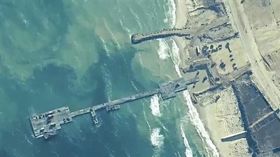 الجيش الأمريكي يعلن بدء تحرك شاحنات المساعدات إلى غزة عبر الرصيف البحري