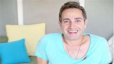 إصابة الفنان جلال الزكي في انقلاب سيارته بطريق الواحات بأكتوبر