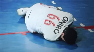 لحظة إصابة أحمد الأحمر نجم الزمالك في مباراة الأهلي بنهائي دوري اليد