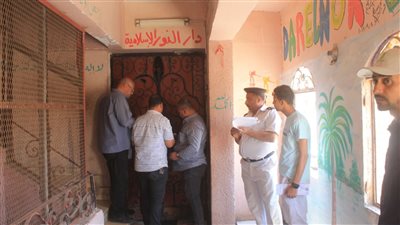 تنفيذ 31 قرار غلق وتشميع لمحال وحضانات ومراكز دروس خصوصية مخالفة بالشيخ زايد والسادات