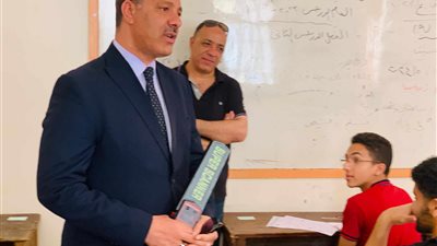 تعليم الإسكندرية: وجود عصا إلكترونية بلجان الشهادة الإعدادية لرصد الأجهزة الذكية