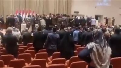 ضربوا بعض.. مجلس النواب العراقي يعلق جلسة انتخاب رئيسه│ فيديو 