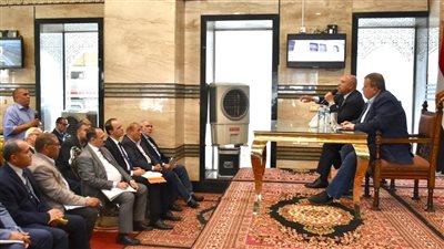 وزير النقل يتفقد انتظام جداول تشغيل القطارات.. ويعقد اجتماعا موسعا مع السائقين