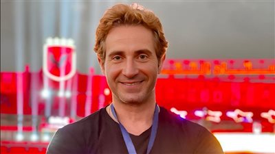 بعد انقلاب سيارته.. زوجة جلال الزكي تطمئن الجمهور على حالته | بث مباشر