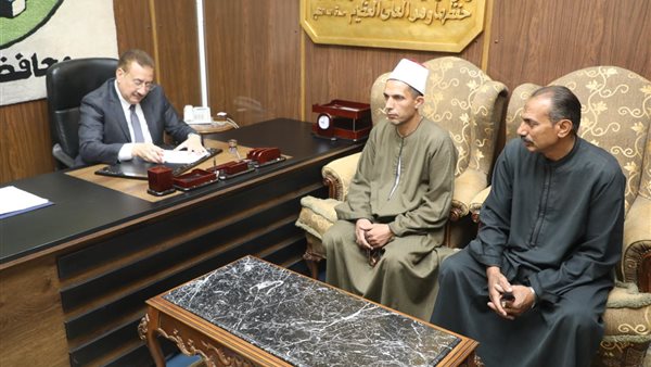 جانب من لقاء محافظ