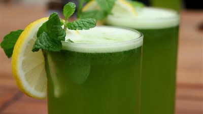 وصفة عصير أخضر صحي للإفطار.. ما هي فوائده لتعزيز الطاقة؟