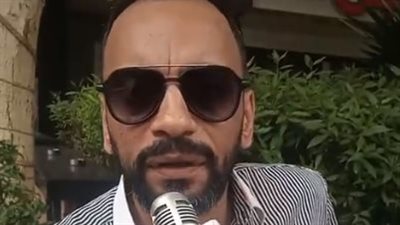 المطرب محمد عدوية يعتدي على جاره.. والأخير: احتجزني في الشقة وكان عاوز يمضيني على فلوس | بث مباشر