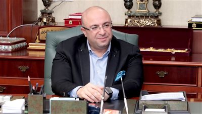 محافظ بني سويف يهنئ مصطفى محمود الفائز بمسابقة المبدع الصغير