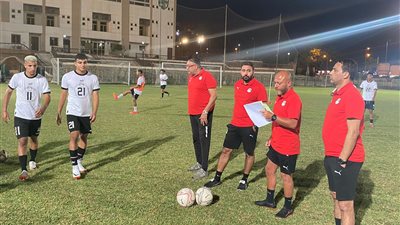 انطلاق معسكر منتخب الشباب وشيتوس يجتمع باللاعبين قبل المران