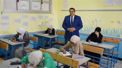 هل صور الامتحان؟.. ننشر نتيجة التحقيقات الأولية في ترك مدرس للجنة الثانوية الأزهرية بمدينة نصر| فيديو