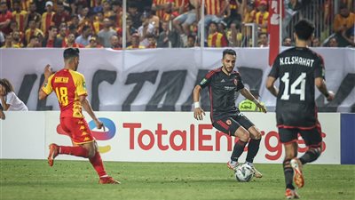 بعد أحداث نهائي الكونفدرالية.. كاف يستعين بمخرج إسباني في مباراة الأهلي والترجي