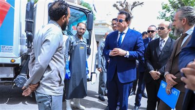 وزير الصحة يشهد تسلم 22 سيارة نفايات طبية خطرة