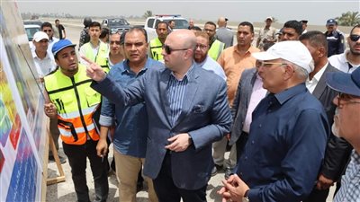 محافظ بني سويف ورئيس هيئة الطرق يتفقدان مشروع محور الفشن الحر