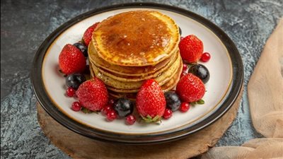 طريقة عمل البان كيك بدون حليب.. لفطار سهل ومختلف