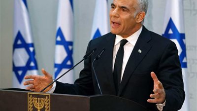 زعيم المعارضة الإسرائيلية: حكومة نتنياهو جلبت لنا أسوأ كارثة أمنية.. والآن تجلب أخطر أزمة سياسية