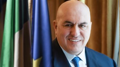 بسبب أزمة صحية مفاجئة.. نقل وزير الدفاع الإيطالي إلى المستشفى 