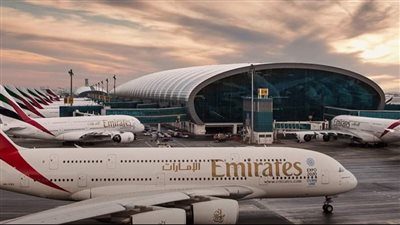 اصطدام طائرة إماراتية بسرب طيور في الهند.. وصدور بيان عاجل بحالة الركاب