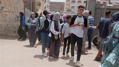 طلاب إعدادية الفيوم يشكون صعوبة امتحان الدراسات: تقيل وطويل