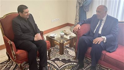 سامح شكري يقدم واجب العزاء في وفاة الرئيس الإيراني