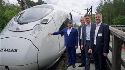 وزير النقل يتفقد مركز اختبارات القطارات الخاص بشركة سيمنز بألمانيا