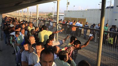 الكنيست يقر قانونا للقضاء على العمالة غير القانونية للفلسطينيين باعتبارهم أجانب