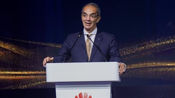 الدكتور عمرو طلعت