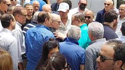 الحزن يسيطر على أبو ريدة في جنازة شقيقه بحضور مسؤولي الكرة المصرية| صور