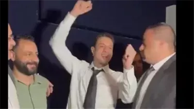 مزاجي حلو.. أول تعليق من أحمد الفيشاوي بعد ظهوره الغريب في عرض بنقدر ظروفك