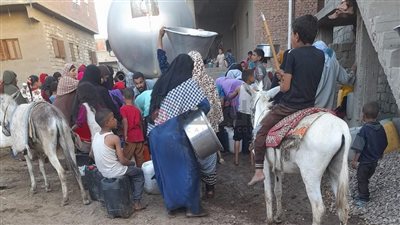 الجركن بـ 25 جنيها.. أهالي قرى سنورس وطامية بالفيوم يستغيثون من انقطاع المياه 