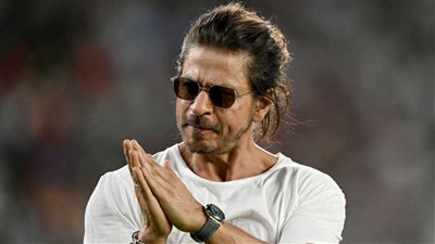 مديرة أعمال شاروخان تطمئن الجمهور بعد خروجه من المستشفى: يتعافى بشكل جيد 