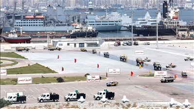 رئيس أركان حرب القوات المسلحة يتفقد أحد الأنشطة التدريبية بالقوات البحرية 