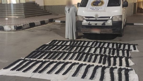 المتهم بحوزة المضبوطات