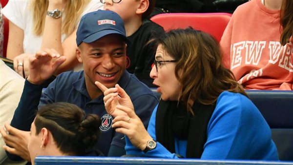 كيليان مبابي مع والدته