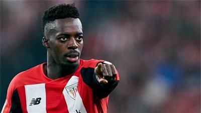 نجم أتليتك بيلباو يستخرج زجاجة عالقة في قدمه منذ عامين